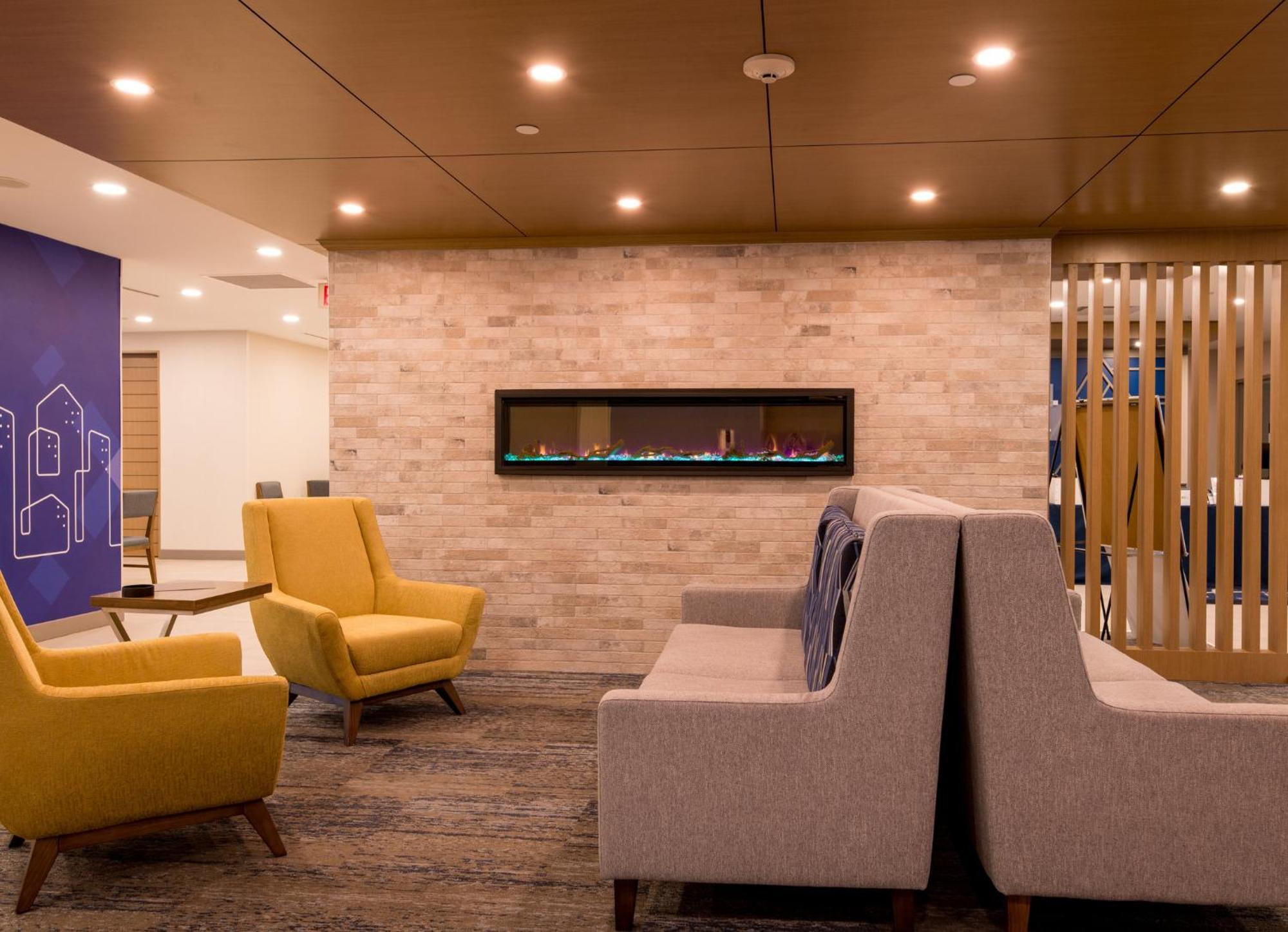 Holiday Inn Express & Suites Huntsville By Ihg Exteriör bild
